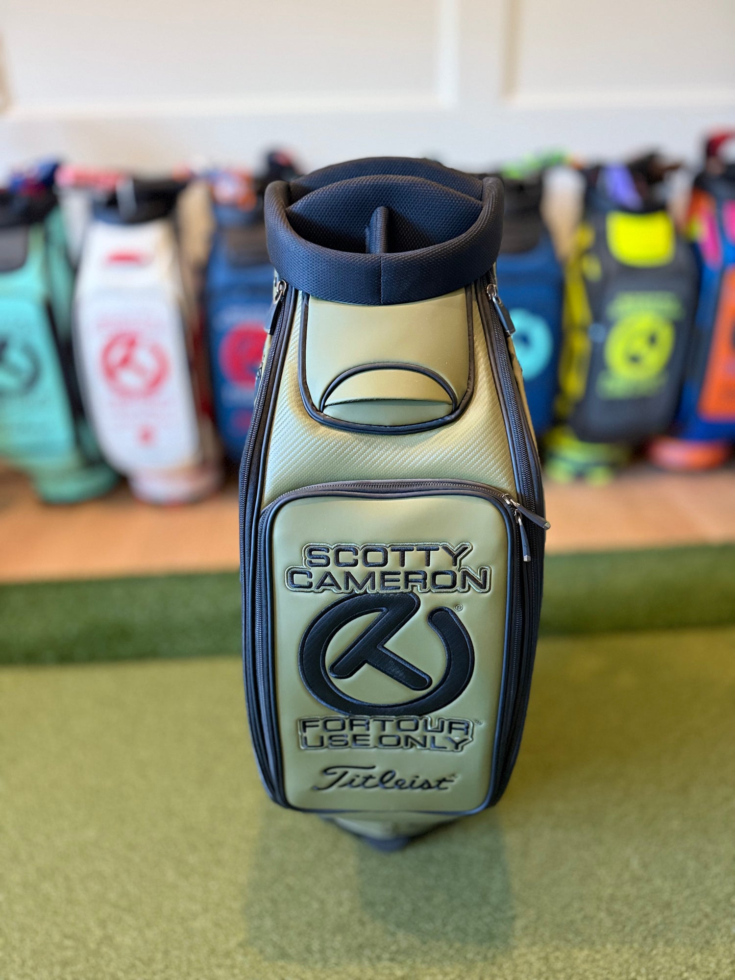 ✨Gallery Only Olive Green Circle T Staff Bag✨