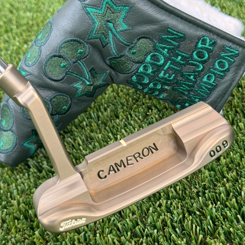 Adam's Scott's long putter spotted in a short version Adam's Scott's long putter spotted in a short version