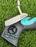 Load image into Gallery viewer, Scotty Cameron Timeless GSS 350G Cherry Bombs Circle T
