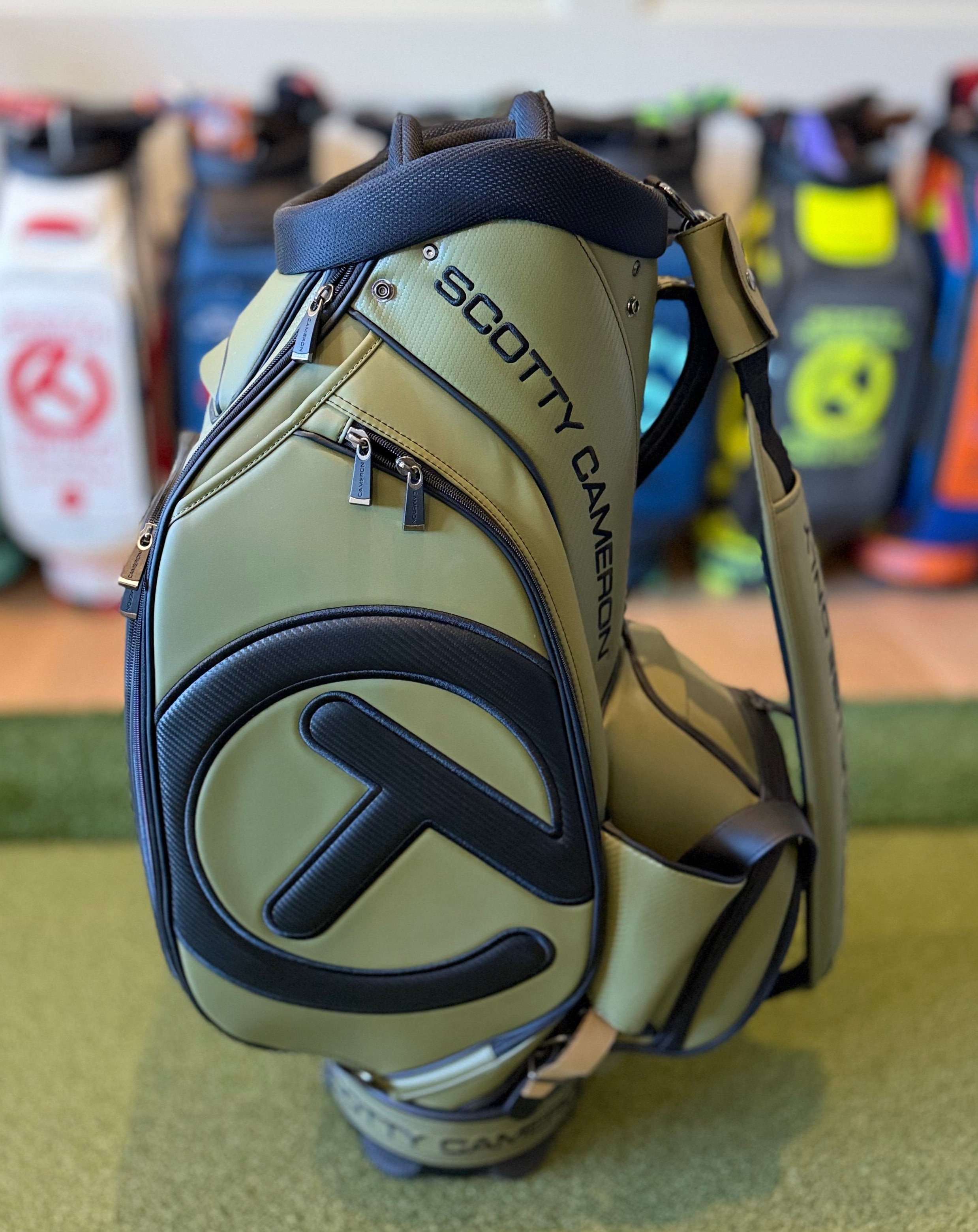 ✨Gallery Only Olive Green Circle T Staff Bag✨ – TourScottys.com