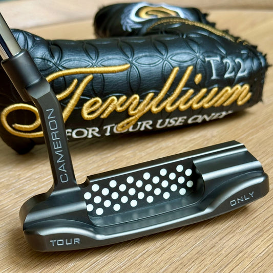 ✨Tour Black Newport T22 Circle T✨