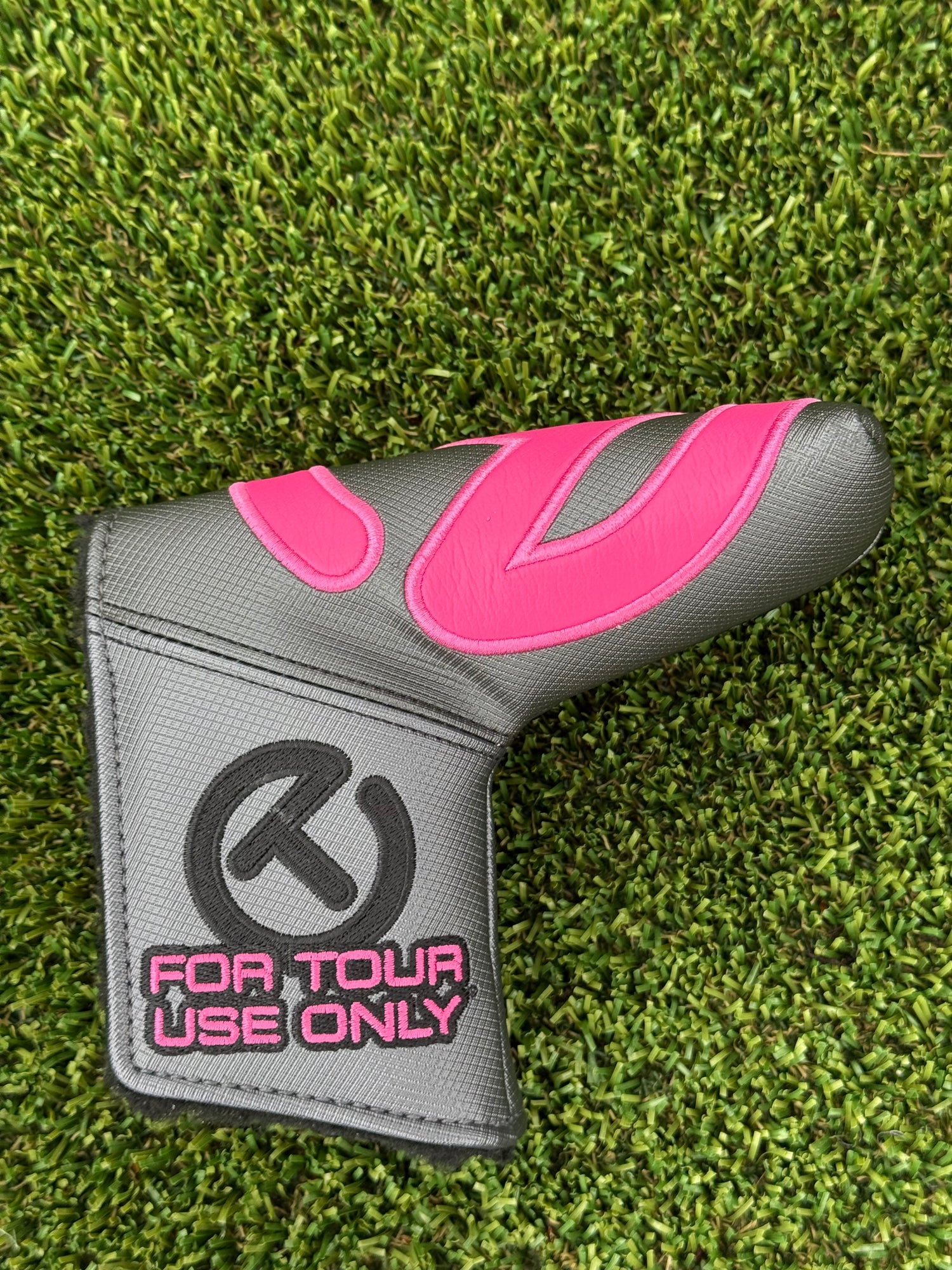 ✨Pink Industrial Circle T headcover✨