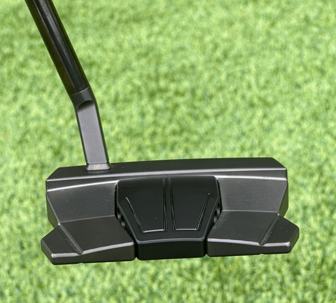 Scotty Cameron Limited Edition Holiday H20 in Black