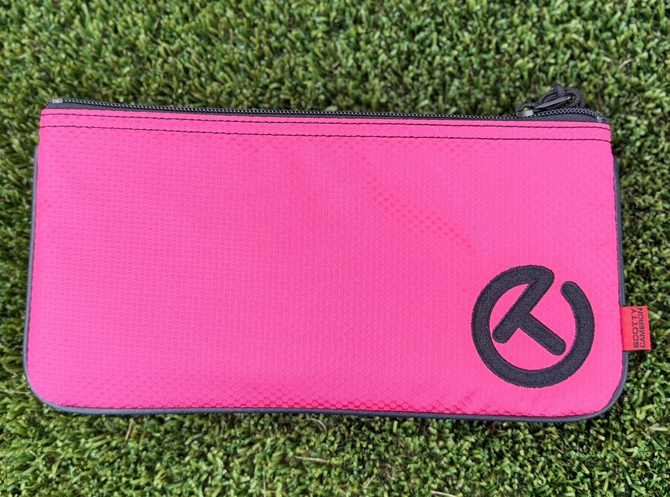 🎁Gallery Only Pink Circle T Cash Bag🎁