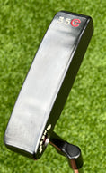 Load image into Gallery viewer, Scotty Cameron Tour Brushed Black Carbon 009 Masterful 350G Cherry Bomb Circle T Putter
