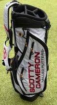 Load image into Gallery viewer, 🇺🇸Scotty Cameron Geo Print US Open Circle T Pathfinder Stand Bag🇺🇸
