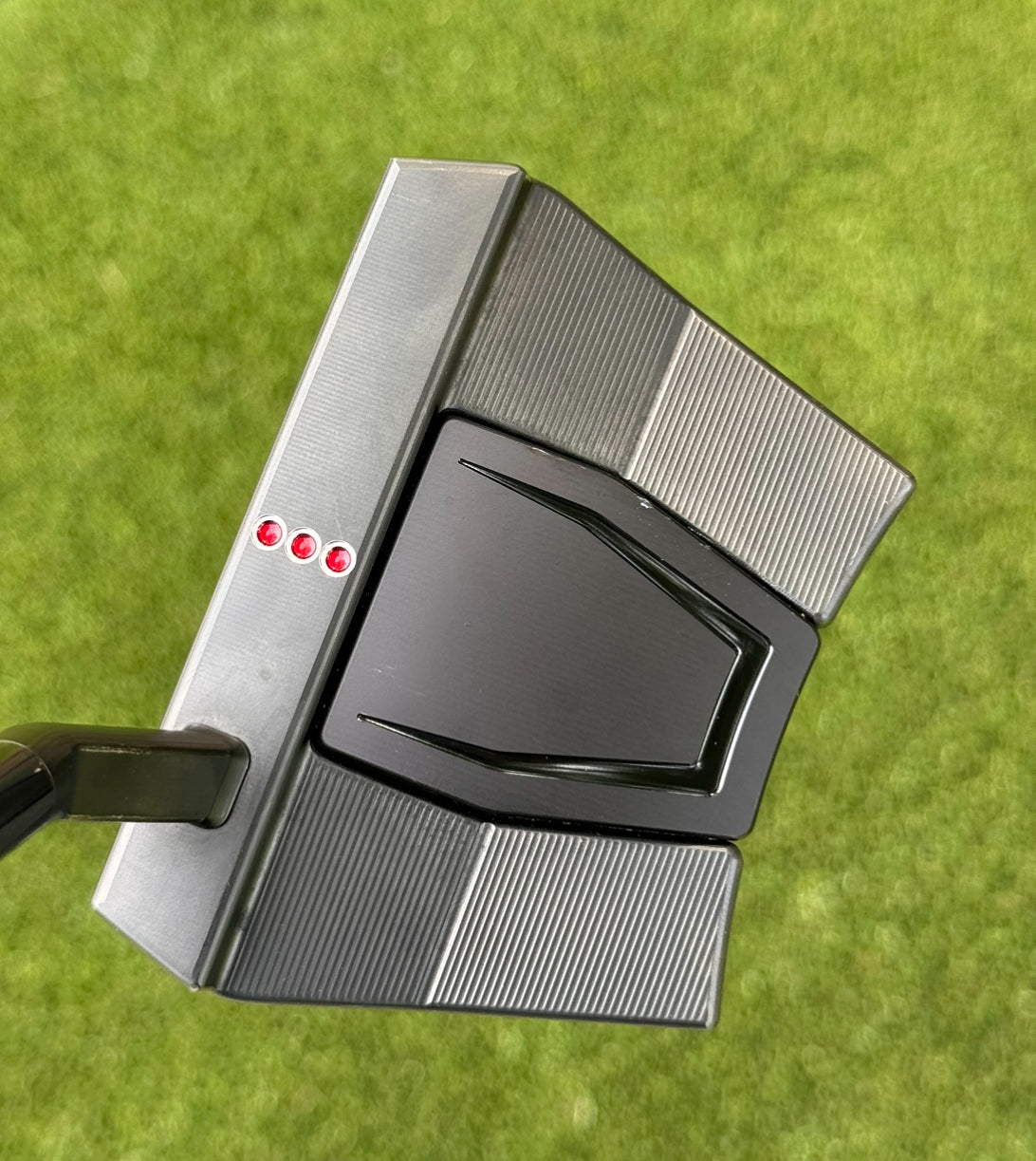 Scotty Cameron lImited Release Triple Black Phantom X 9.5 putter