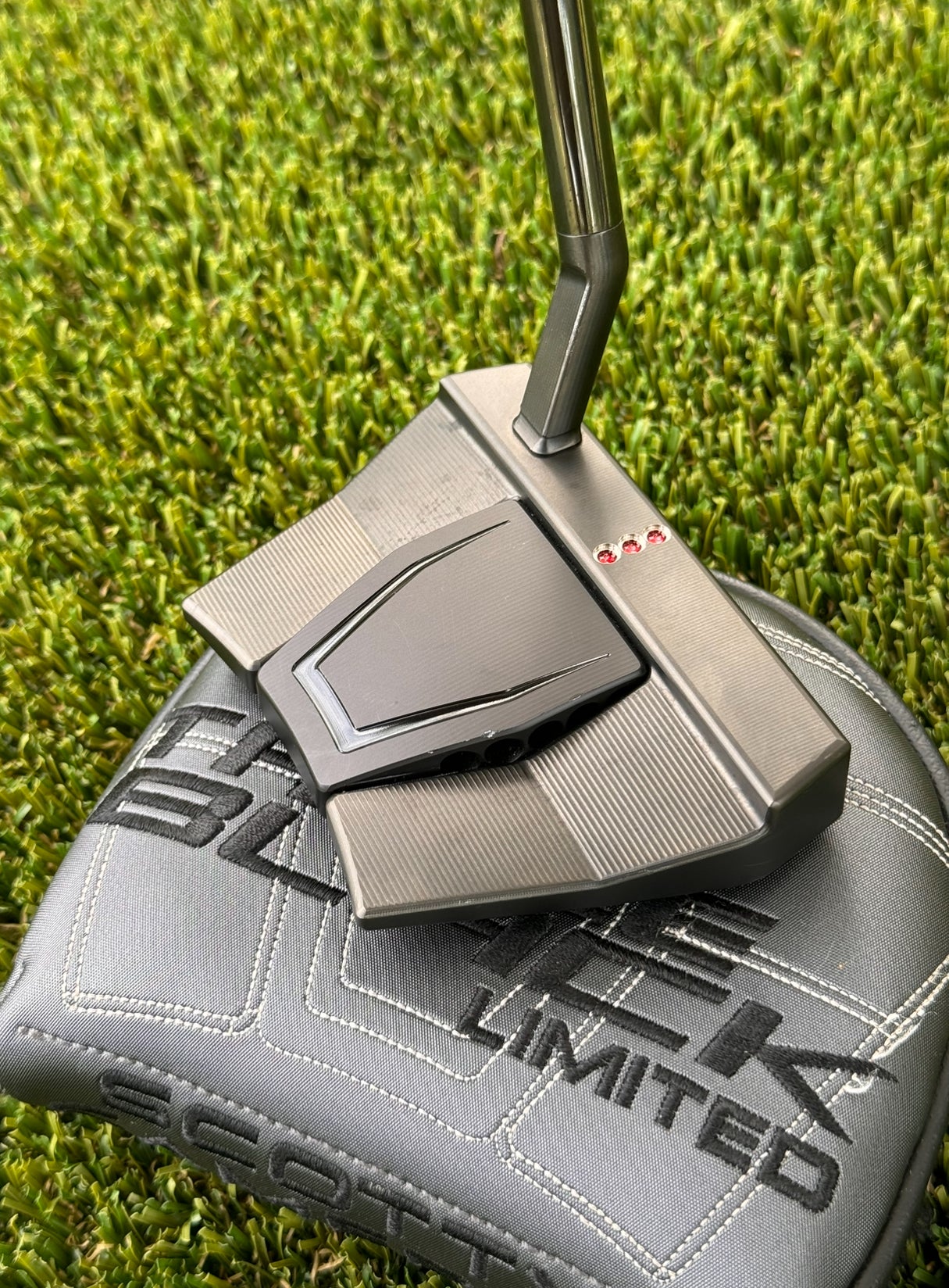 Scotty Cameron lImited Release Triple Black Phantom X 9.5 putter