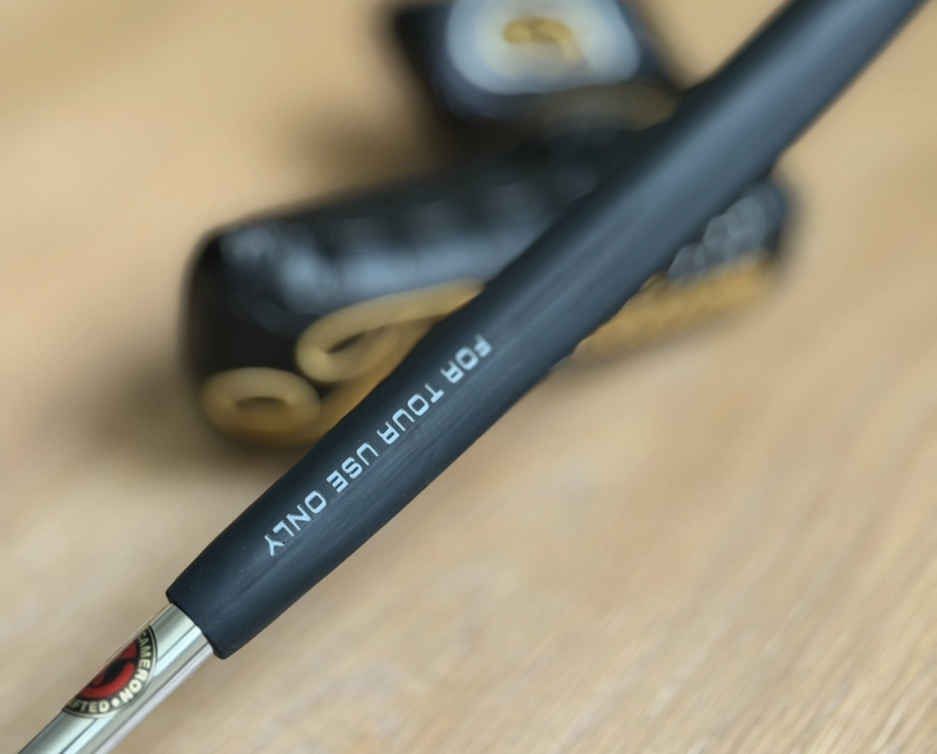 ✨Tour Black Newport T22 Circle T✨