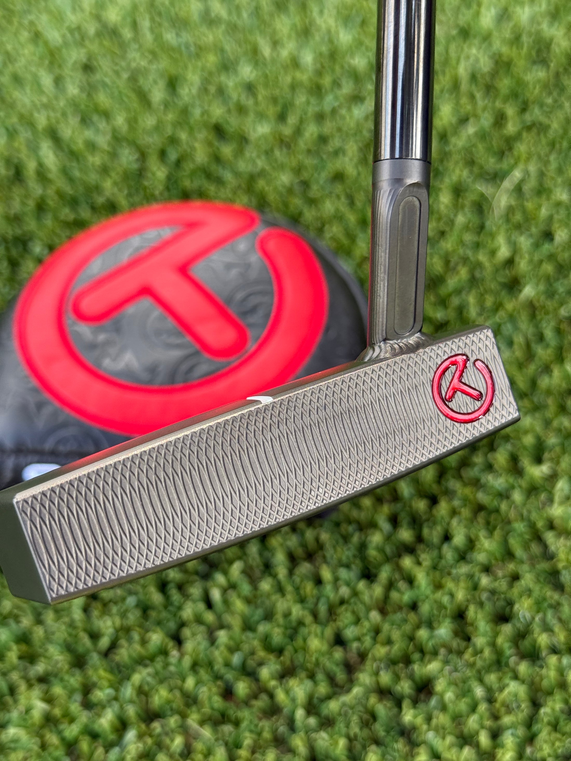 ✨Tour Black Welded Flo Jet Phantom T5.5 Circle T✨