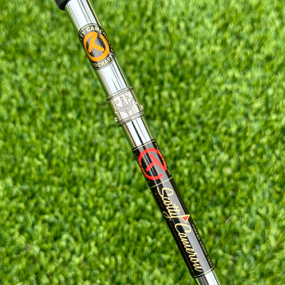 Scotty Cameron 34'' Plumbers Neck Circle T shaft with SS Band and Leather Grip