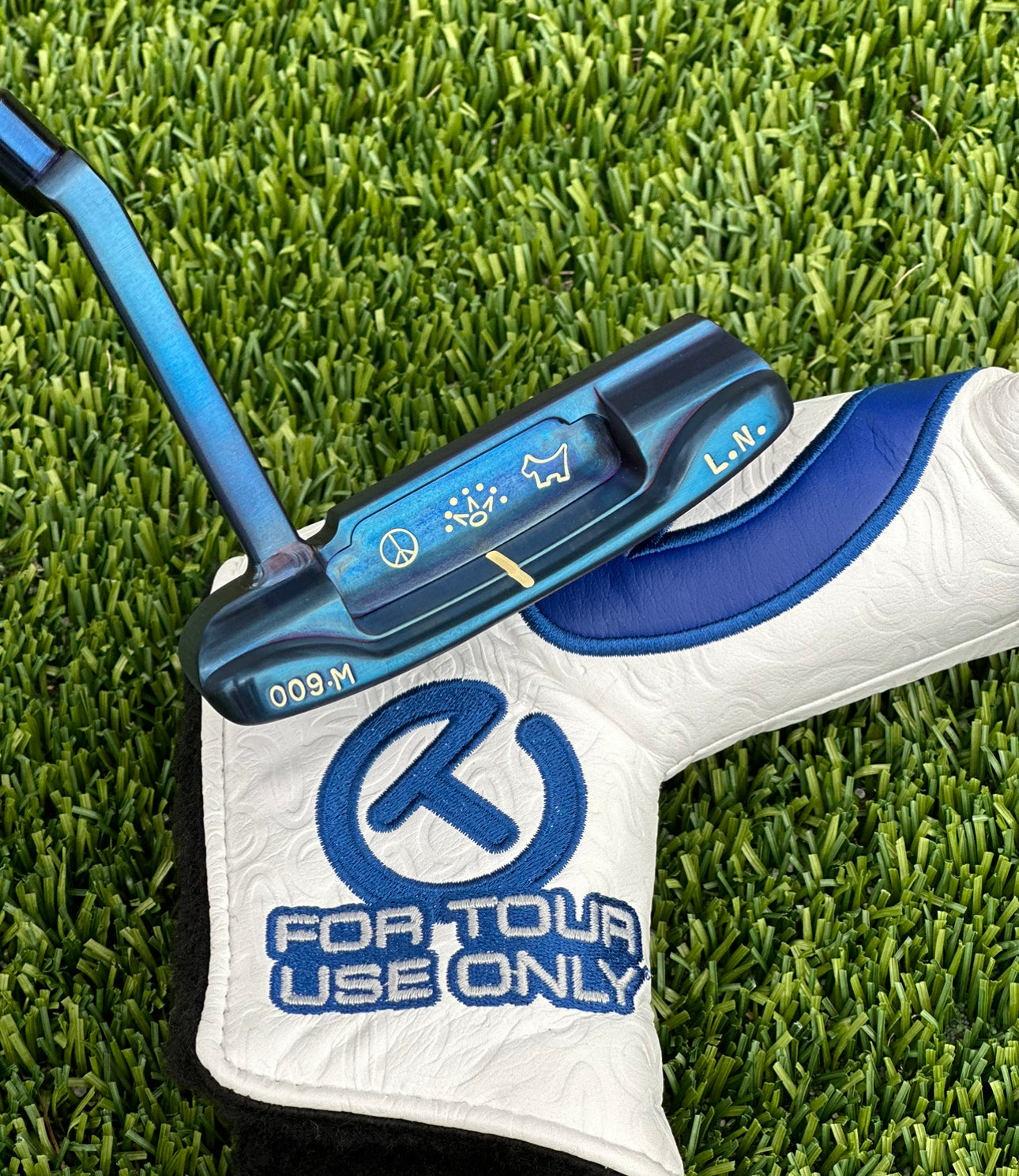 Scotty Cameron Tour 009M Welded Long Neck Chromatic Blue