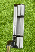 Load image into Gallery viewer, Scotty Cameron Carbon Tour Newport 2 Tri Sole 350G Circle T
