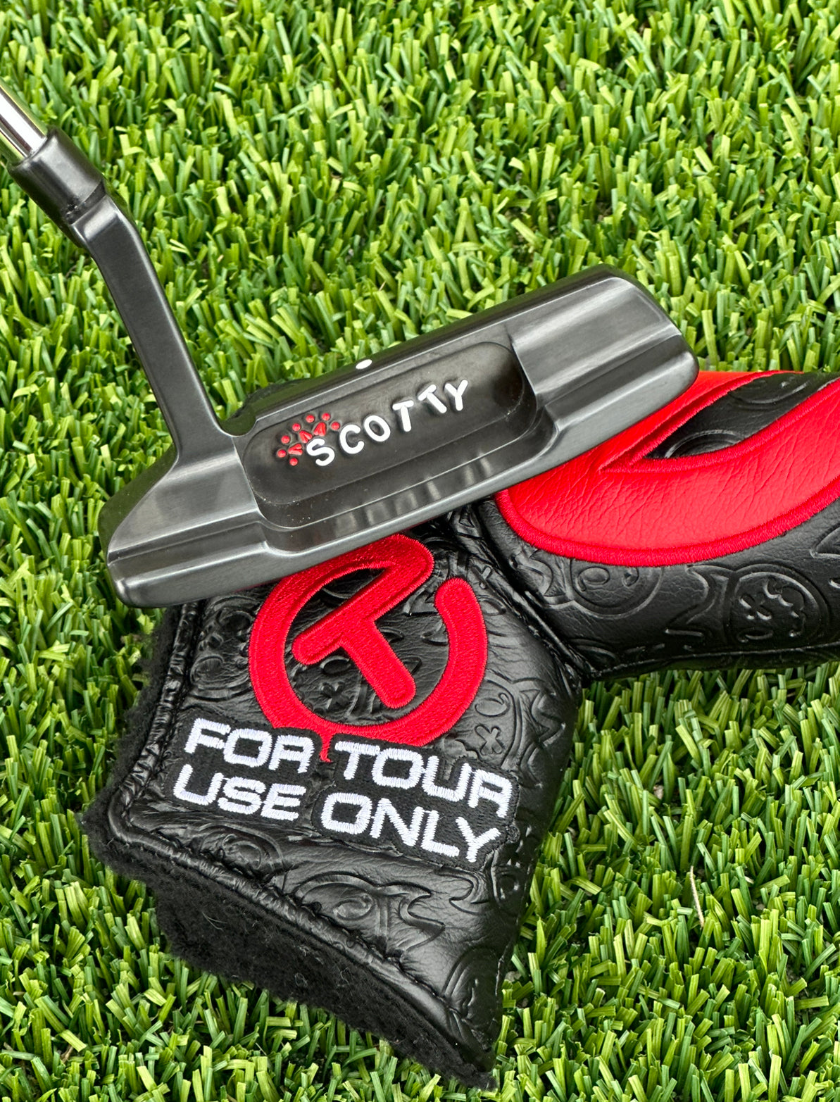 Scotty Cameron Carbon Tour Newport 2 Tri Sole 350G Circle T