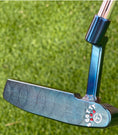 Load image into Gallery viewer, Scotty Cameron Tour Welded Neck 009M Chromatic Blue 350G Circle T
