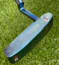 Load image into Gallery viewer, Scotty Cameron Tour Welded Neck 009M Chromatic Blue 350G Circle T
