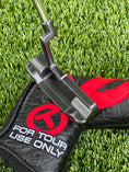 Load image into Gallery viewer, Scotty Cameron Circle T 009 Prototype Welded Neck Carbon 350G
